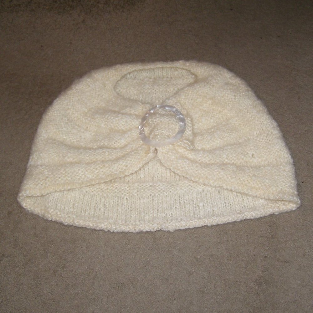 Beautiful Handmade Shawl w/Pearl color Buckle - Picture 2 of 16
